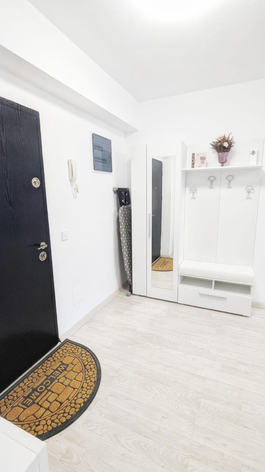 Airport Apartment 70 Squared Meters Otopeni Buitenkant foto